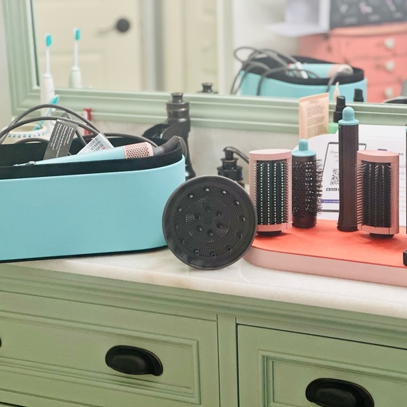 SOLD!!! Dyson airwrap - limited edition- color pop - like new - Picture 6 of 12